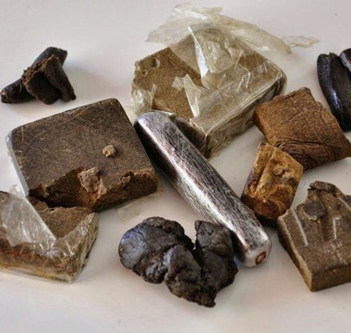 Afgano, Nepalese, Libanese, Marocchino, Kashmiri: sono solo alcune delle innumerevoli varietà di hashish ad oggi particolarmente apprezzate dagli assuntori abituali di cannabis.