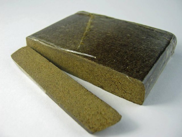 L’hashish olandese è prodotto dalla lavorazione delle piante di cannabis sativa coltivate nei Paesi Bassi: in questo caso la metodologia produttiva può variare notevolmente.