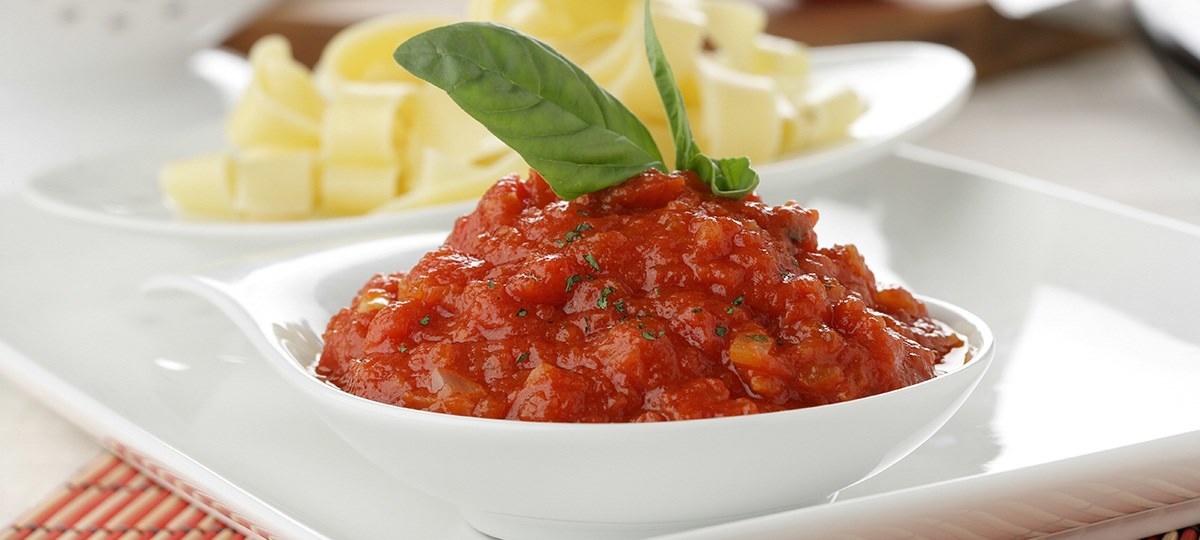 Sugo di pomodoro alla cannabis, ecco gli ingredienti per 4 o 6 porzioni.